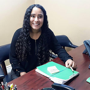 Gianny Rexach '20 in her supervisor's office waiting for her to assign me a new task.